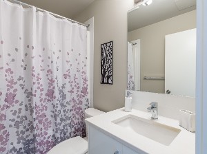 Full bathroom - 211